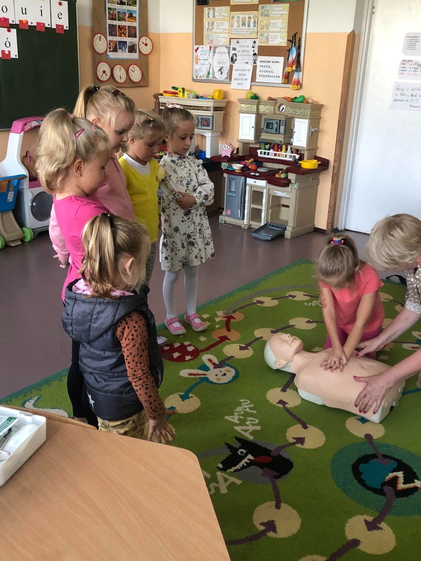 Lekcja pierwszej pomocy w Oddziale Przedszkolnym